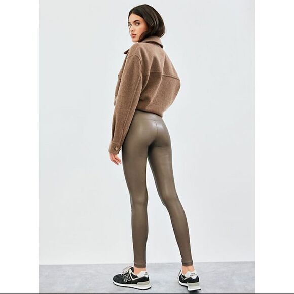 Wilfred Pants - Aritzia Wilfred Free Daria High Rise Leggings